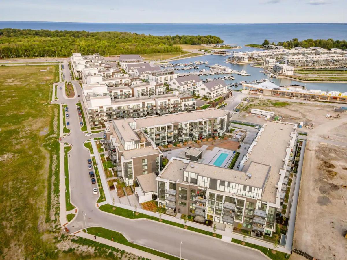 Pet Friendly Condos At Friday Harbour Innisfil Exterior foto